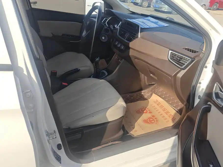 Baojun 310W 2021 2017 1.5L Manual Luxury China V