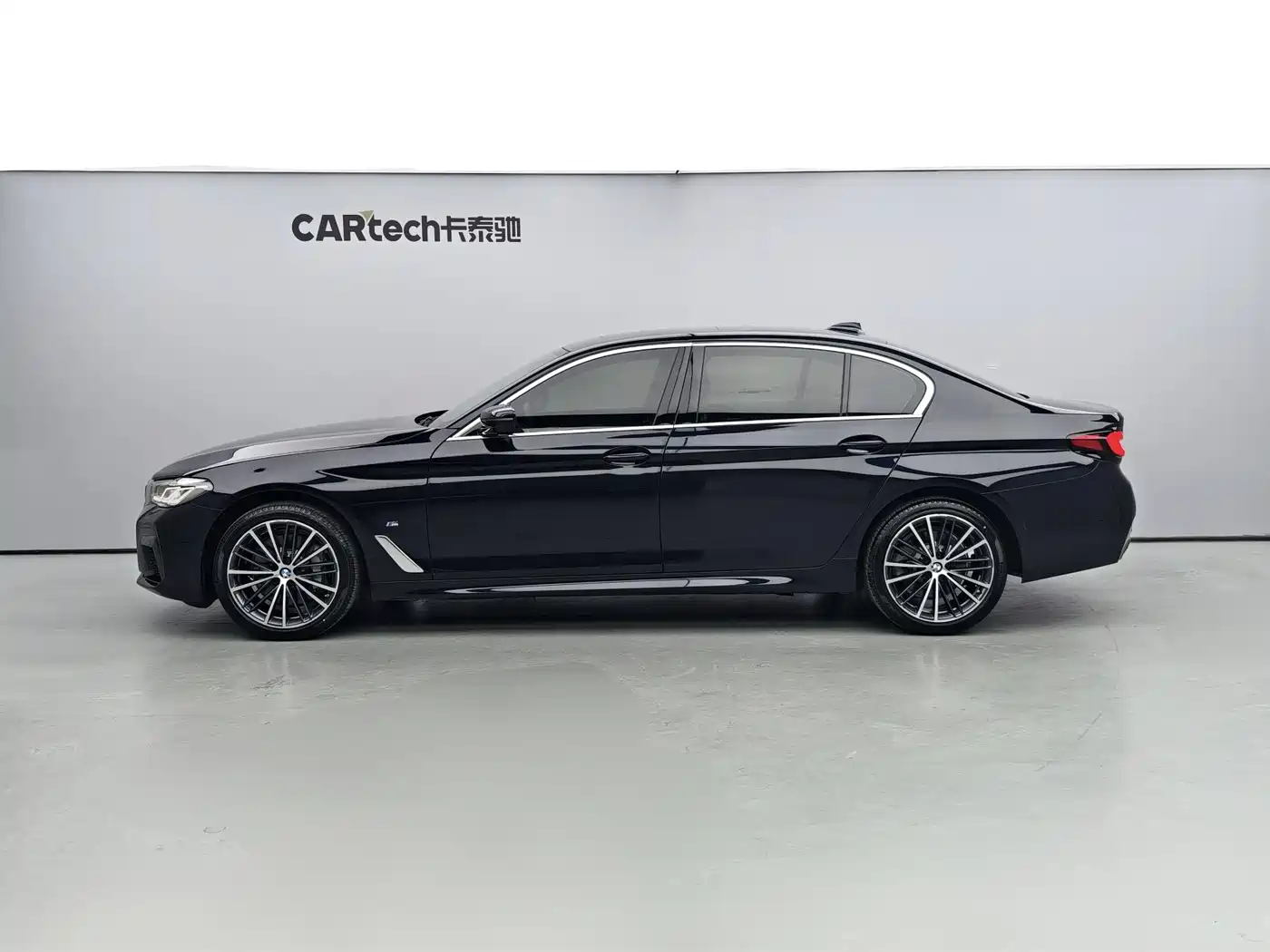 BMW 5 Series 2023 530Li Leading M Sport Package фото 3