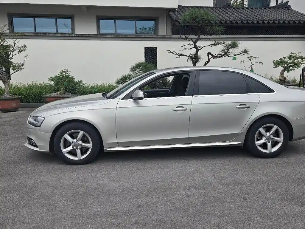 Фото 4 - Audi A4L