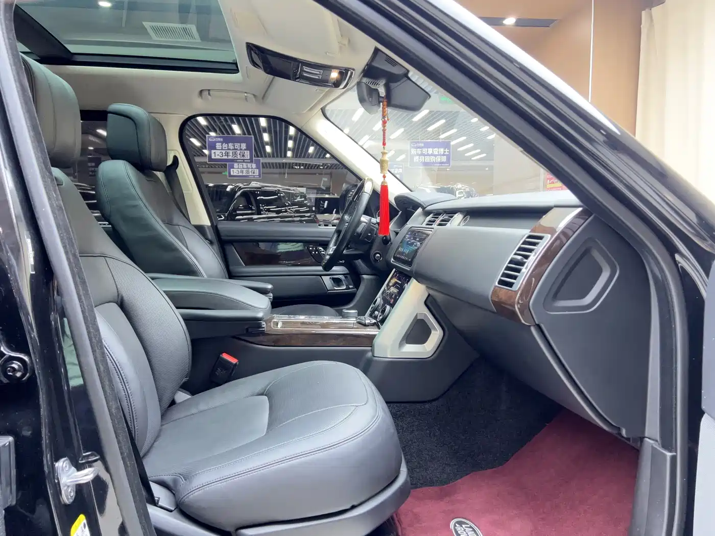 Land Rover Range Rover 2020 3.0 L6 Heritage Extended Edition фото 4