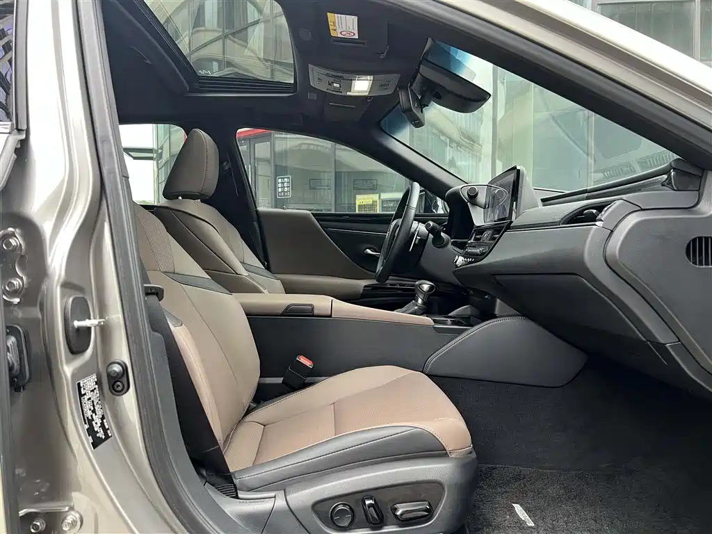 Lexus ES 2023 200 Excellence Edition фото 27