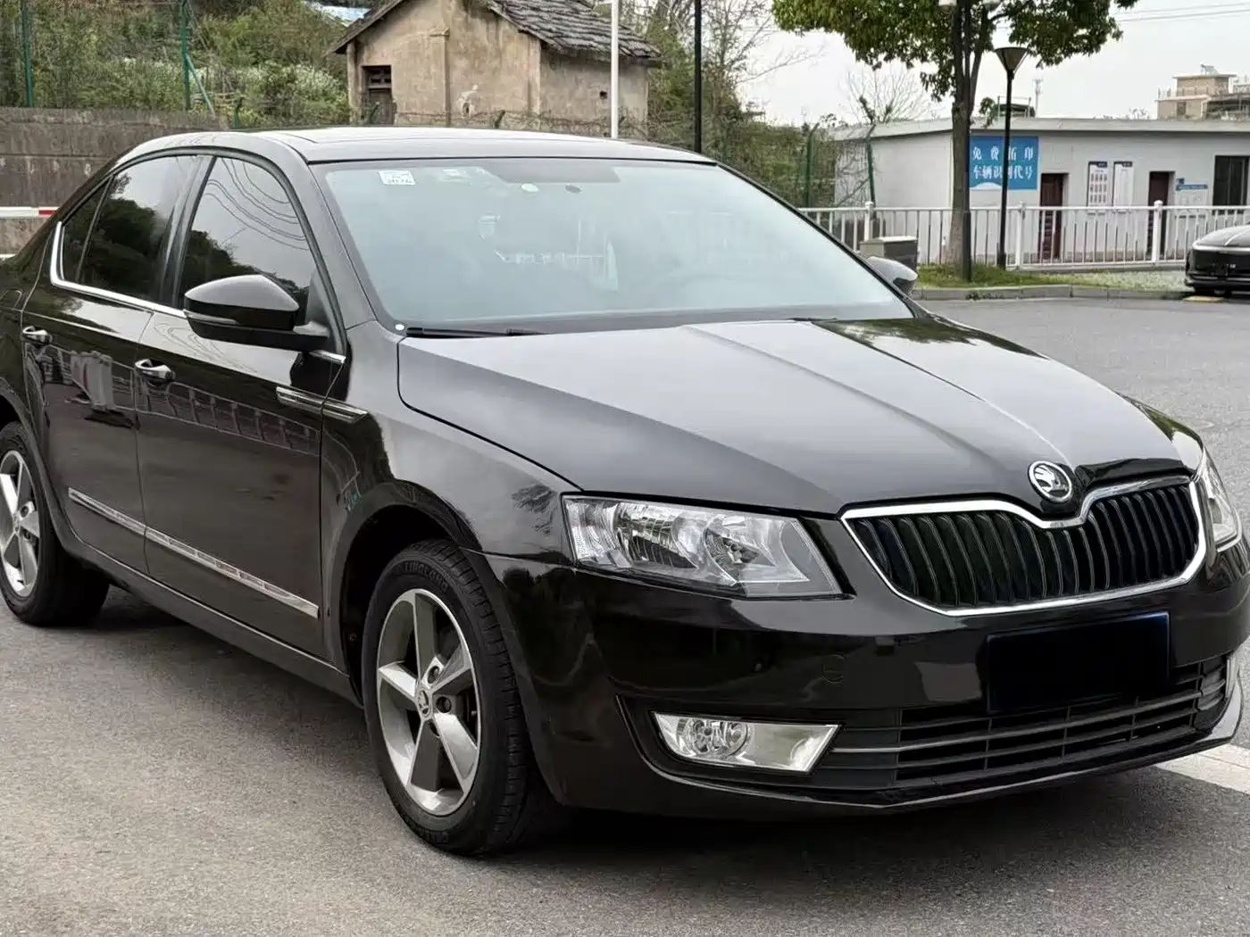 Škoda Octavia 2016 1.6L Automatic Smart Edition фото 3