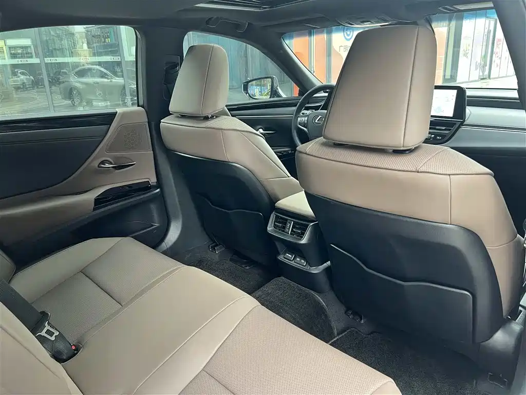 Lexus ES 2023 200 Excellence Edition фото 30