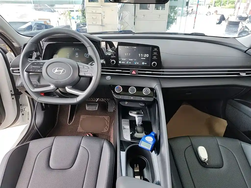 Hyundai Elantra 2023 1.5L CVT GLX Elite Edition фото 10
