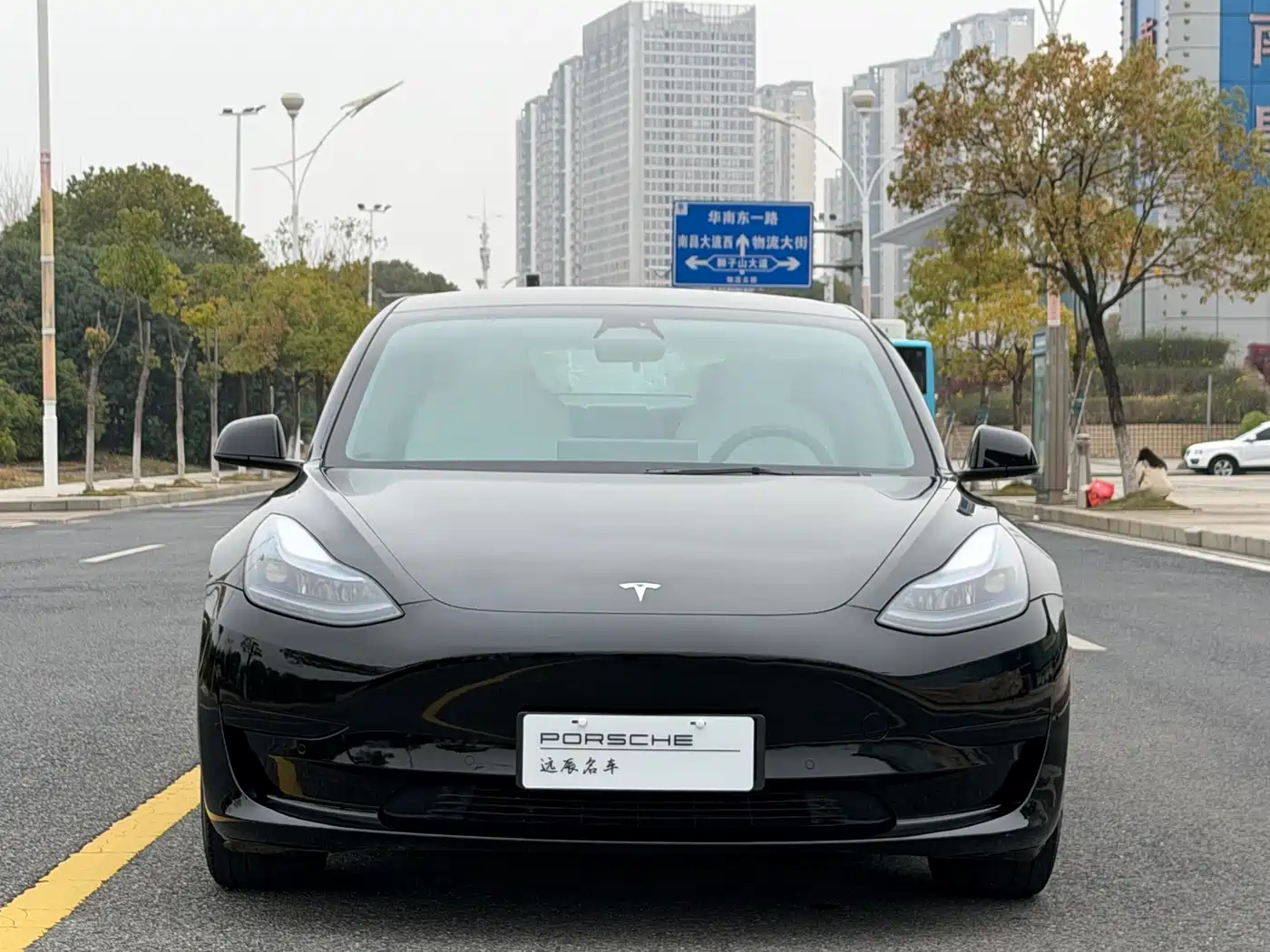 TESLA MODEL 3