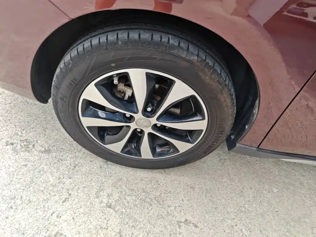 Venucia M50V 2018 2017 1.6L XL CVT Luxury
