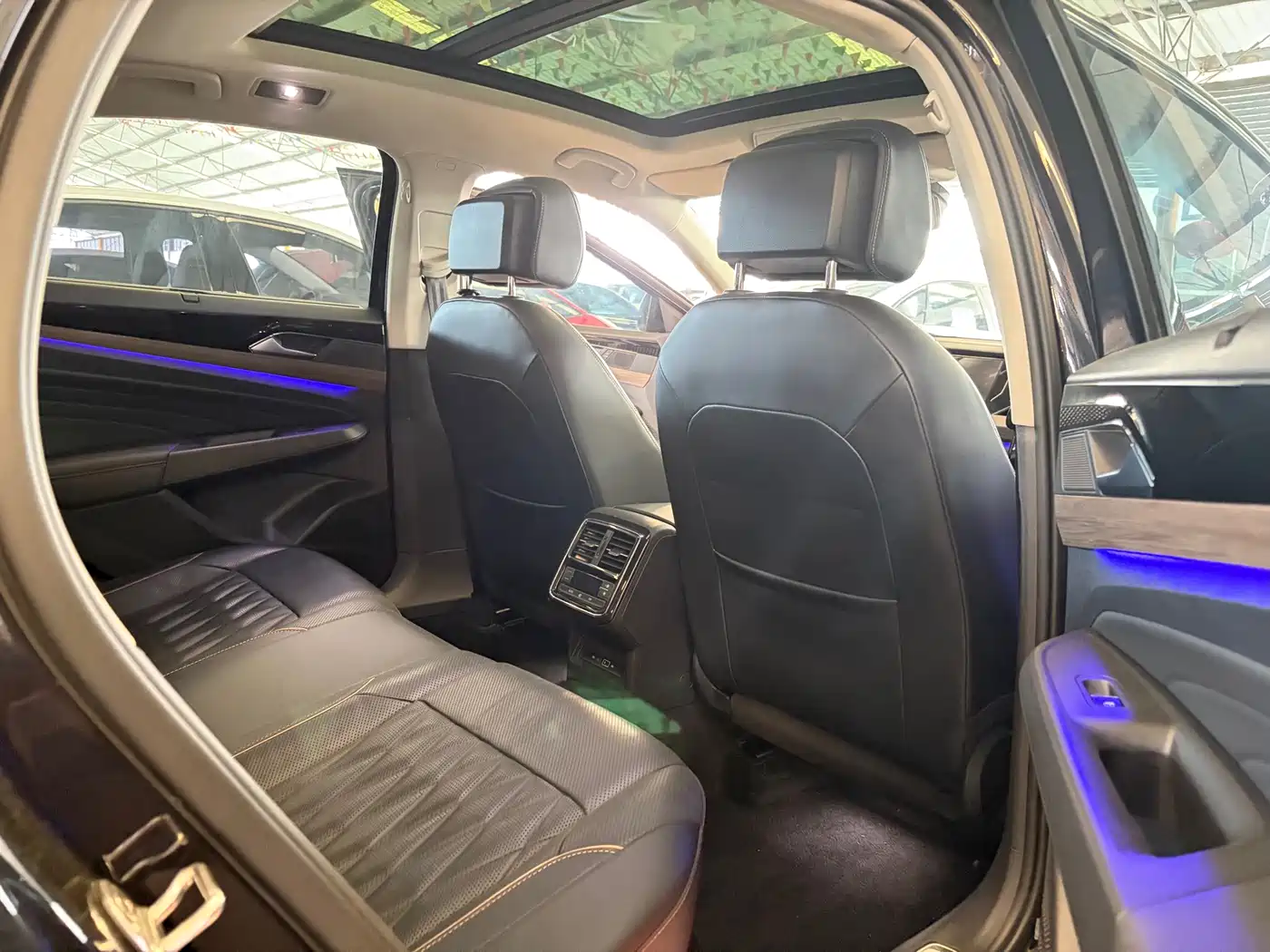 Volkswagen Passat 2020 330TSI Luxury Edition China VI фото 8