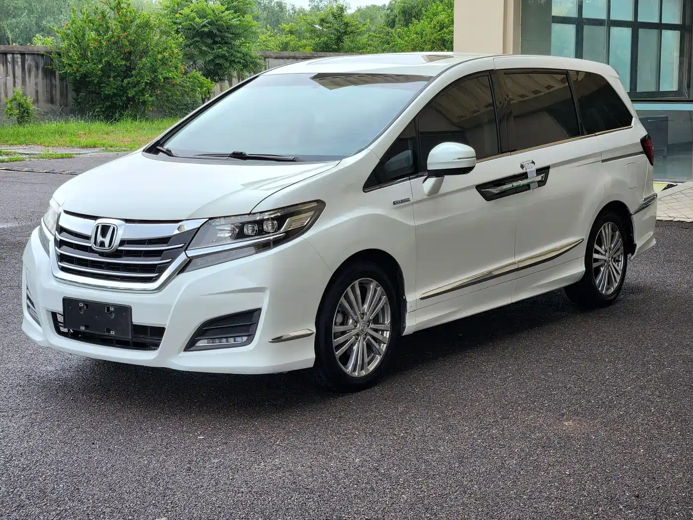 Photo 2 - Honda Elysion