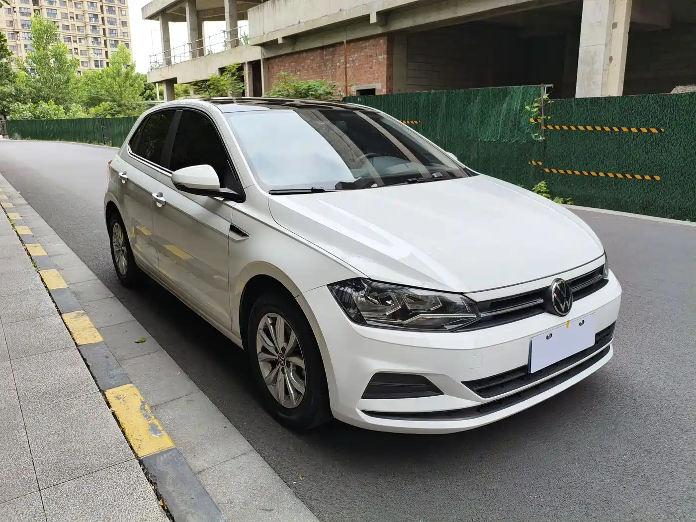 VOLKSWAGEN POLO