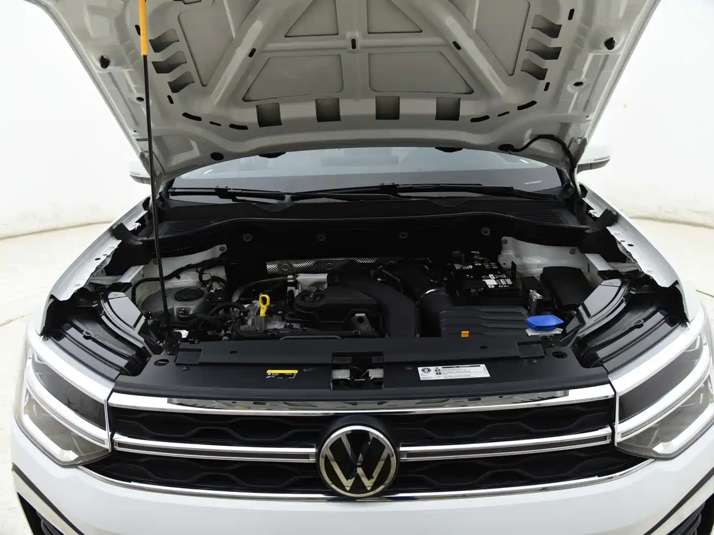Volkswagen Tharu 2024 300TSI 2WD Full Moon Edition фото 15