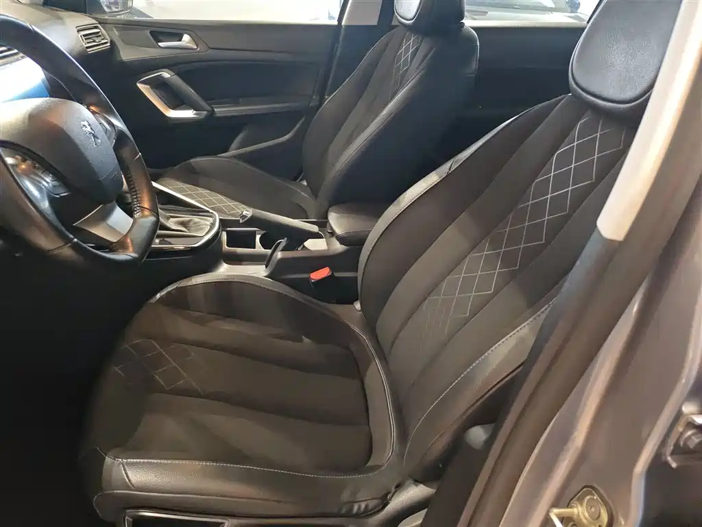 Peugeot 308 2016 1.6L Automatic Luxury фото 11