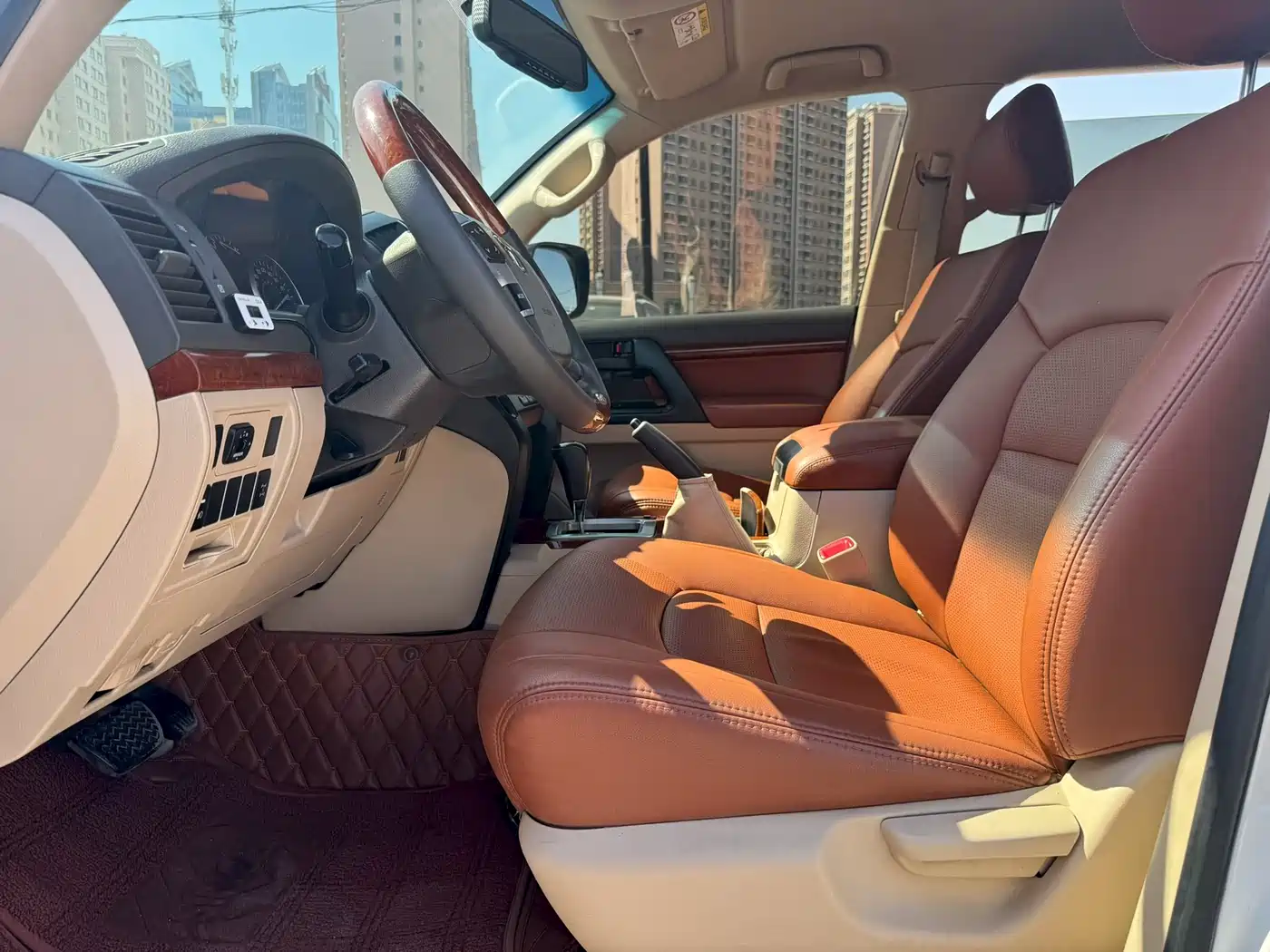 Toyota Land Cruiser (Import) 2015 4.0L V6 Middle East Low Configuration Edition фото 4