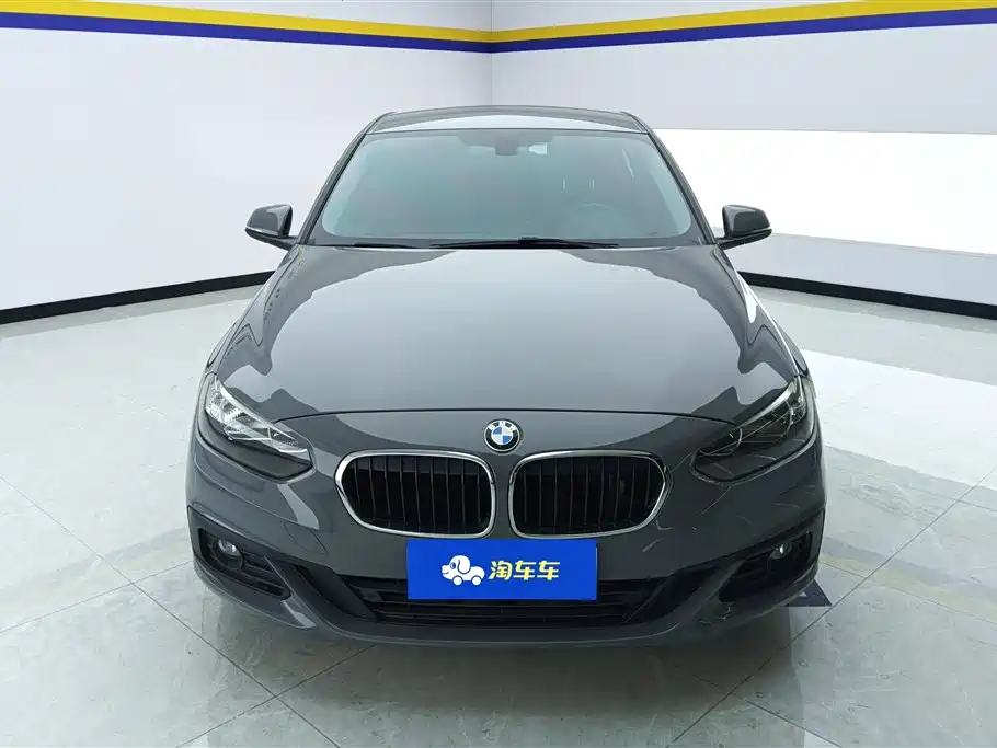 BMW 1 Series 2018 118i Fashion Edition фото 2