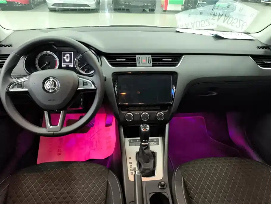 Škoda Octavia 2019 1.5L Auto Comfort Edition фото 12