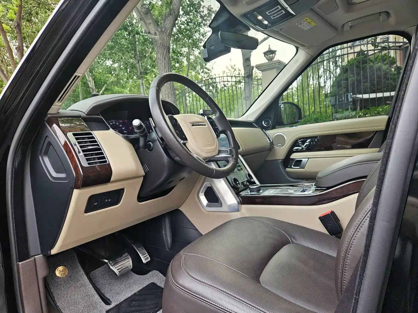 Land Rover Range Rover 2021 3.0 L6 Heritage Extended Classic Edition фото 6
