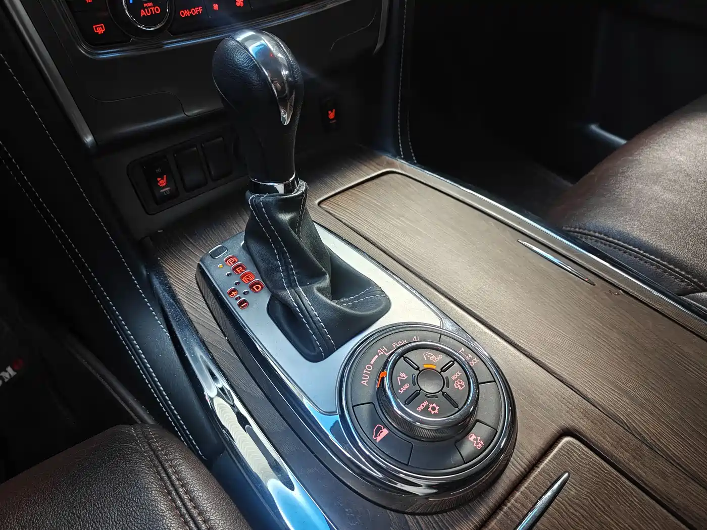 Nissan Patrol 2018 4.0L Leadership фото 7