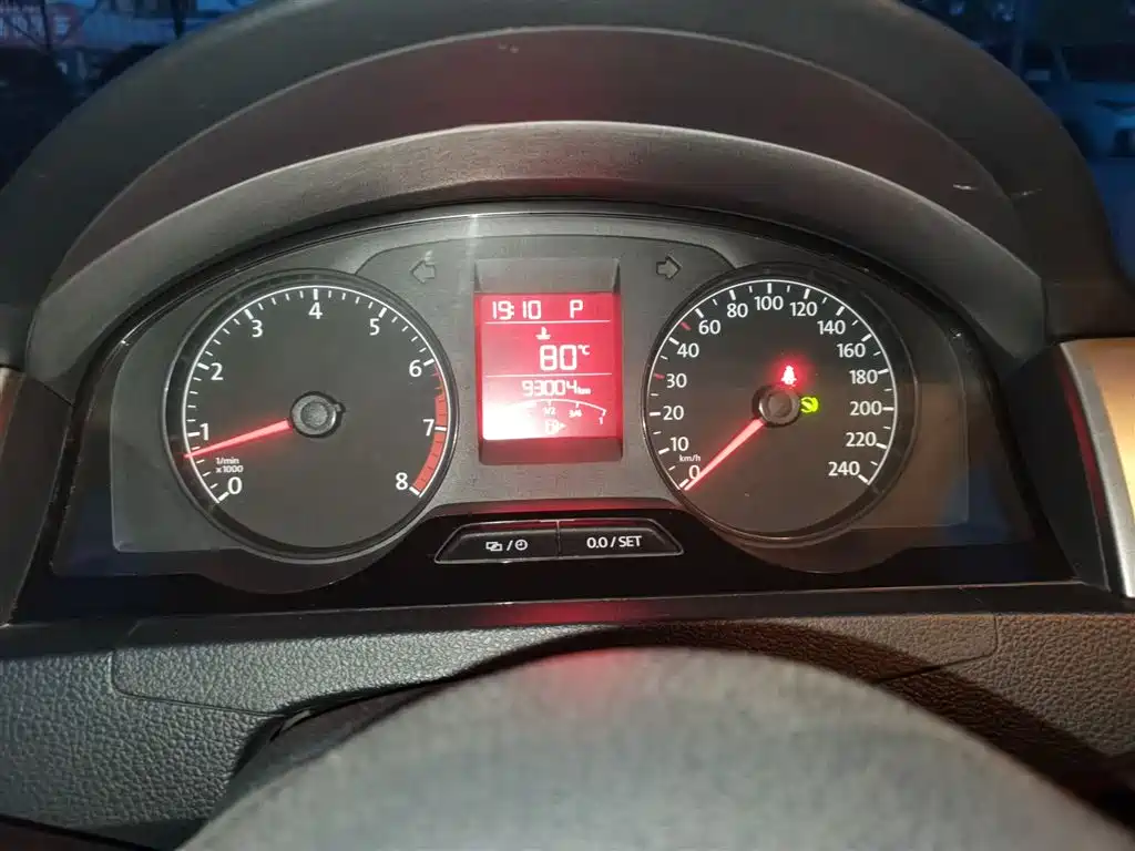 Volkswagen Santana 2015 1.6L Automatic Comfort Edition фото 12
