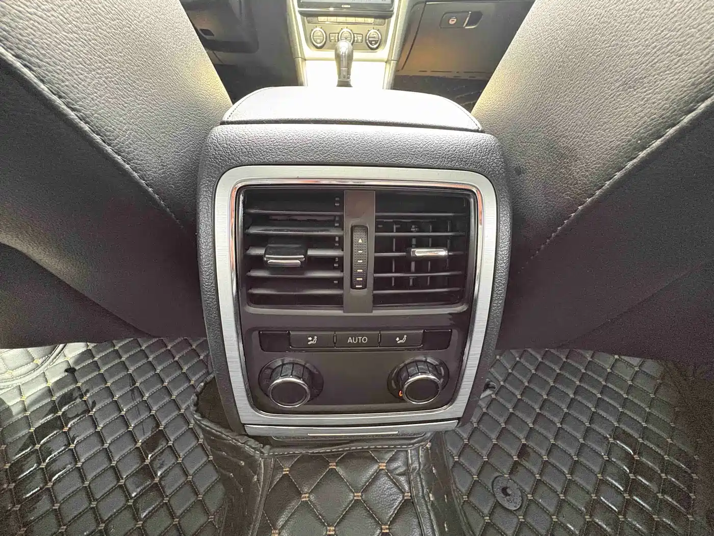 Volkswagen Passat 2014 1.8TSI DSG Luxury Edition фото 15