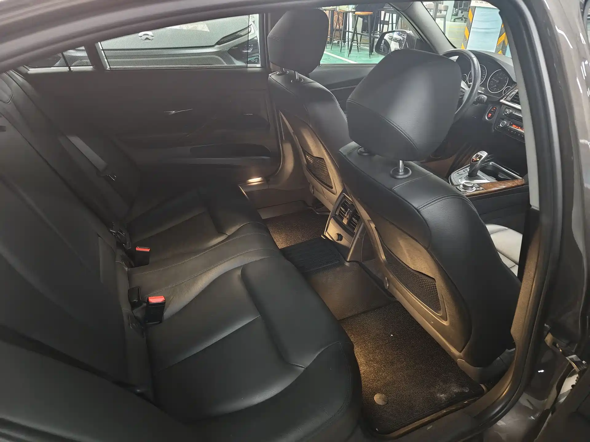 Photo 4 - BMW 3 Series