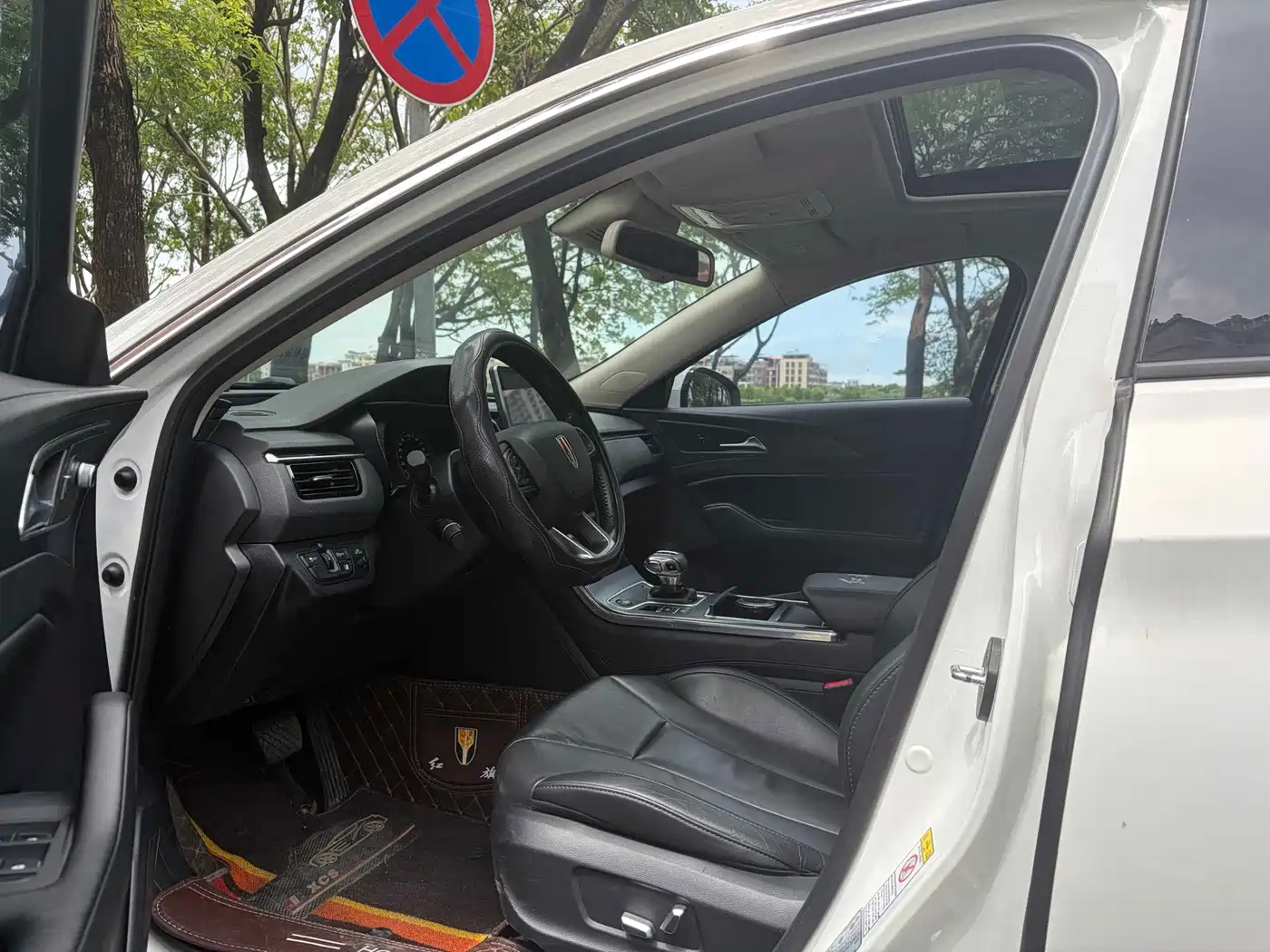 Фото 2 - Hongqi H5