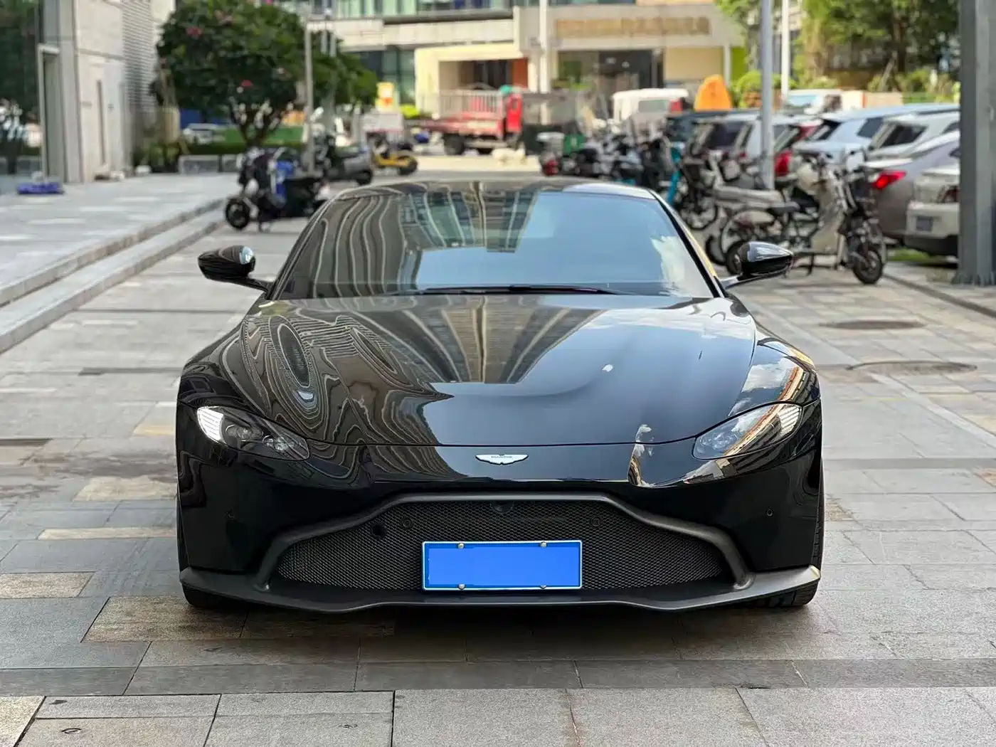 Aston Martin V8 Vantage 2024 2022 4.0T V8 Coupe