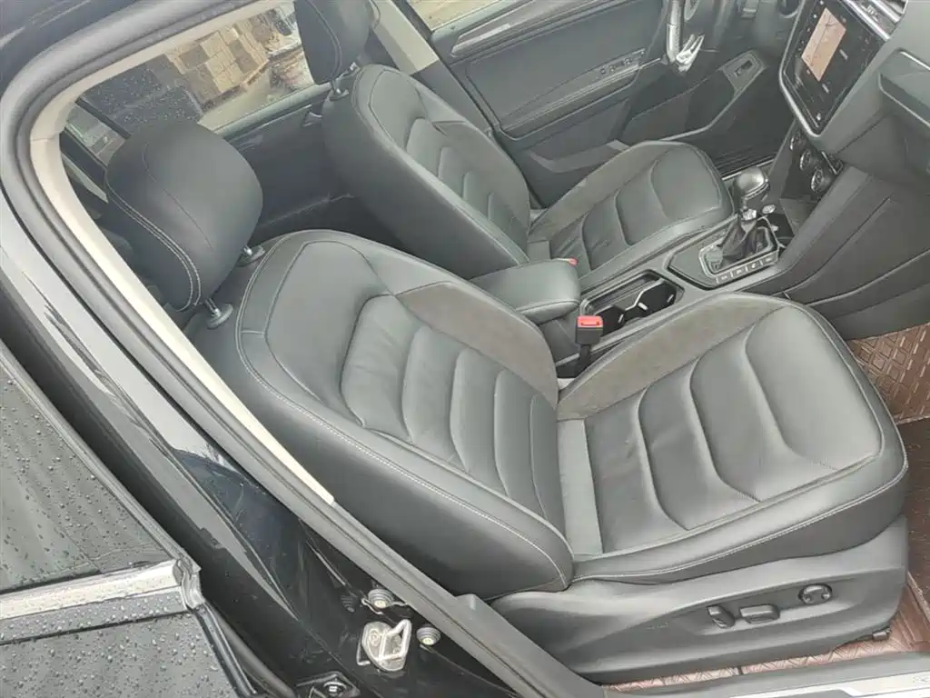 Volkswagen Tiguan L 2021 330TSI Automatic 2WD R-Line Premium фото 25