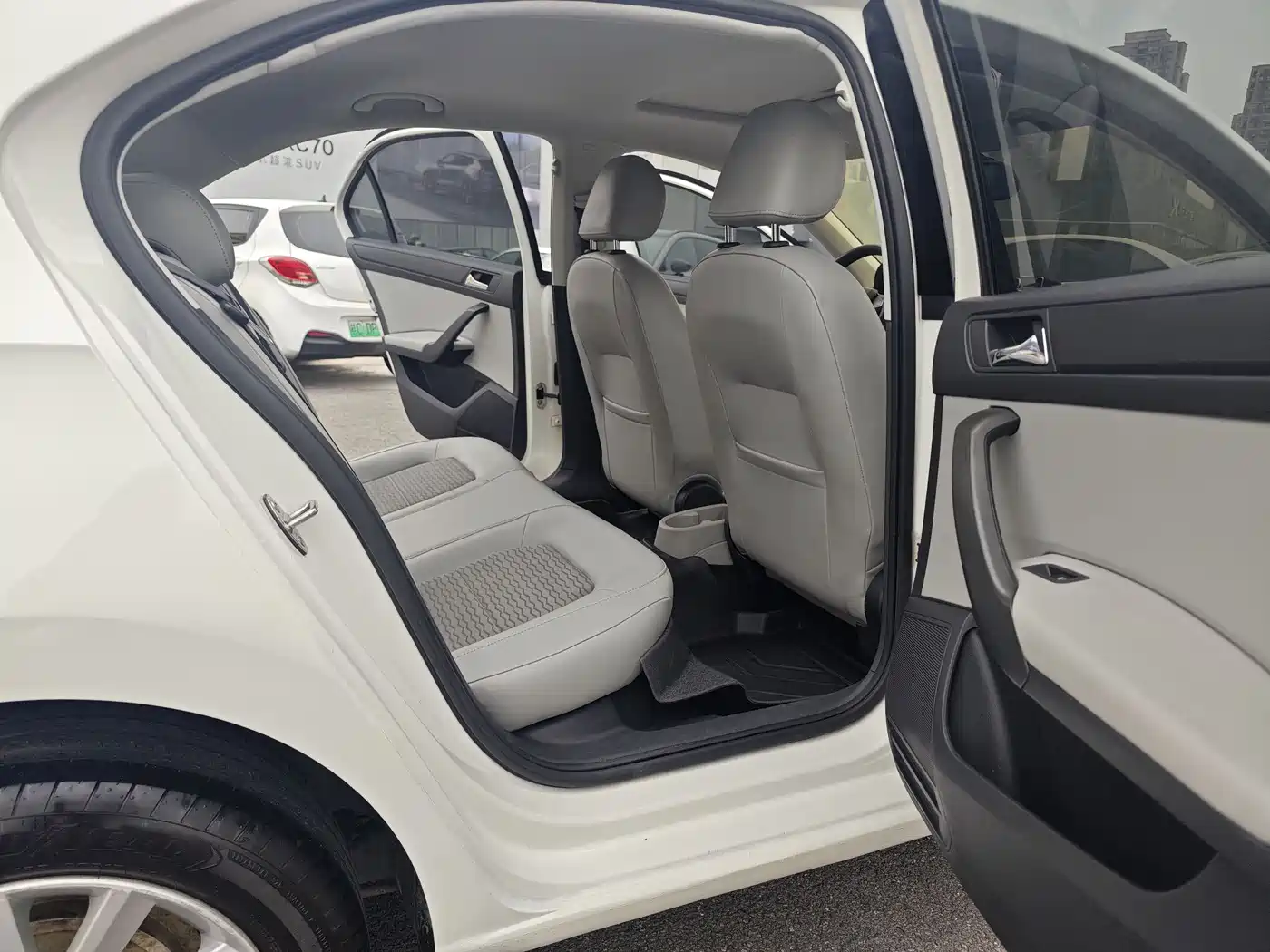 Škoda Rapid 2015 1.6L Manual Smart Selection фото 7