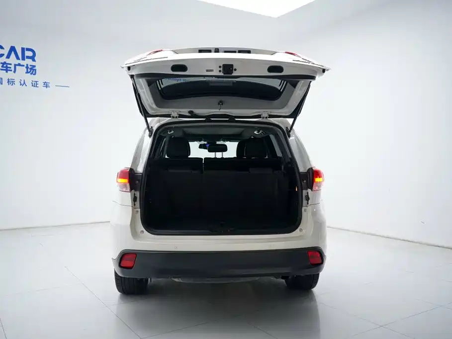 Фото 9 - Toyota Highlander