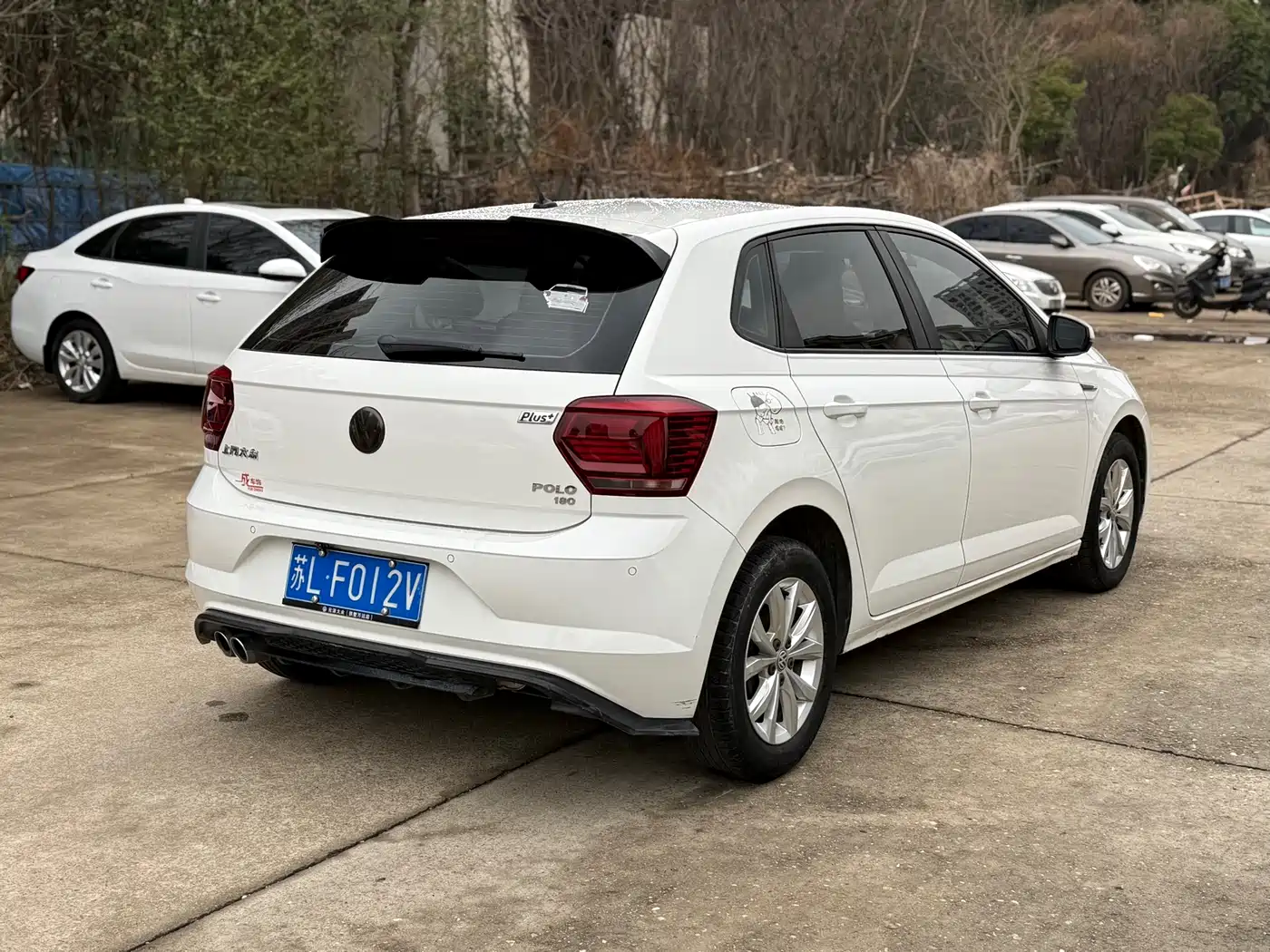 VOLKSWAGEN POLO