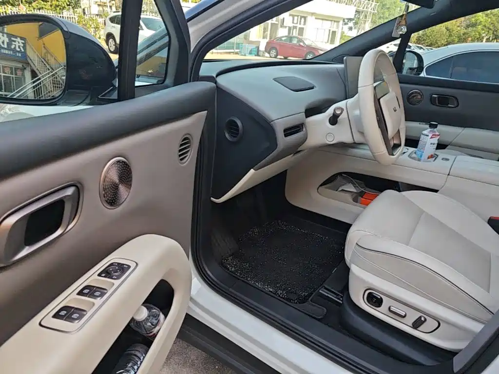 Li Auto i6 2026 2025 2WD Base Model