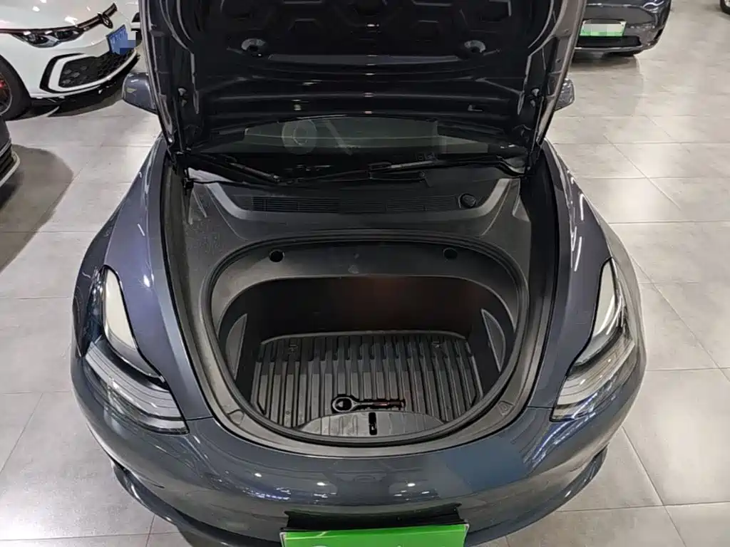 Фото 20 - Tesla Model 3