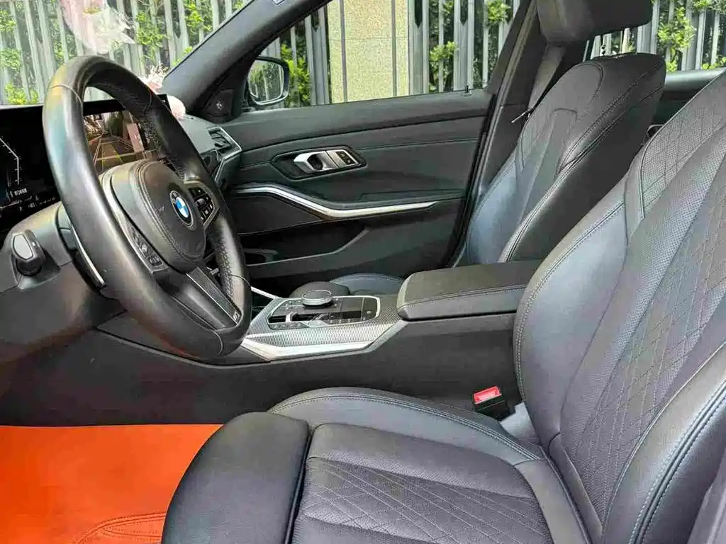 Photo 9 - BMW 3 Series