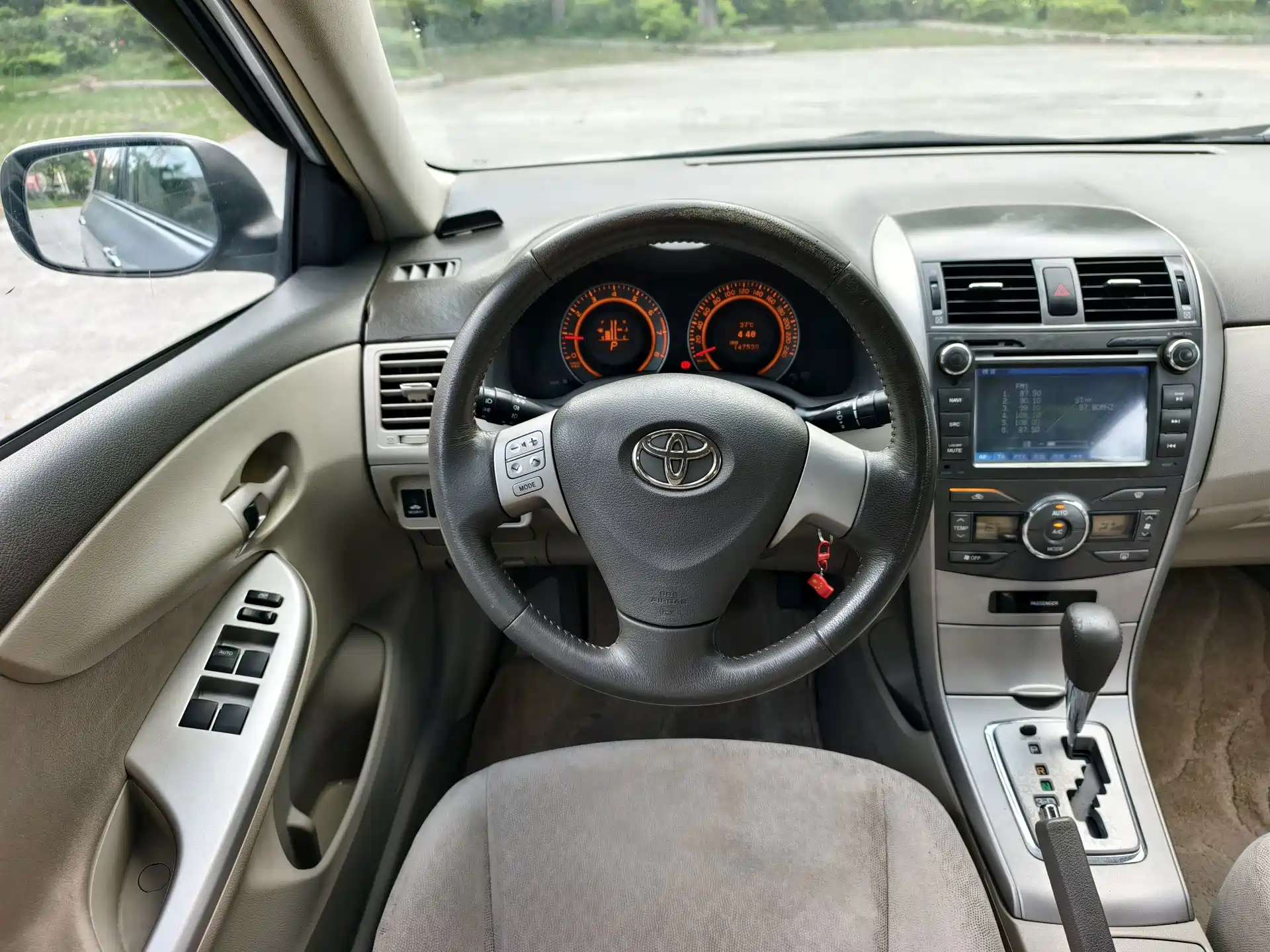 Photo 10 - Toyota Corolla