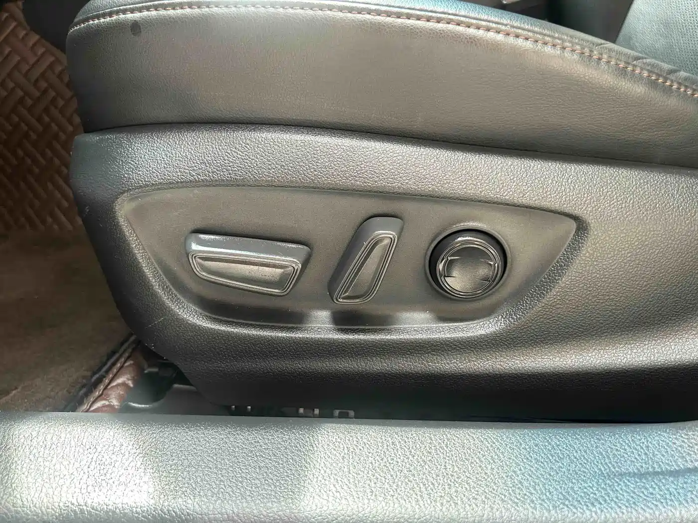 Toyota Camry 2021 Hybrid 2.5HQ Flagship Edition фото 5