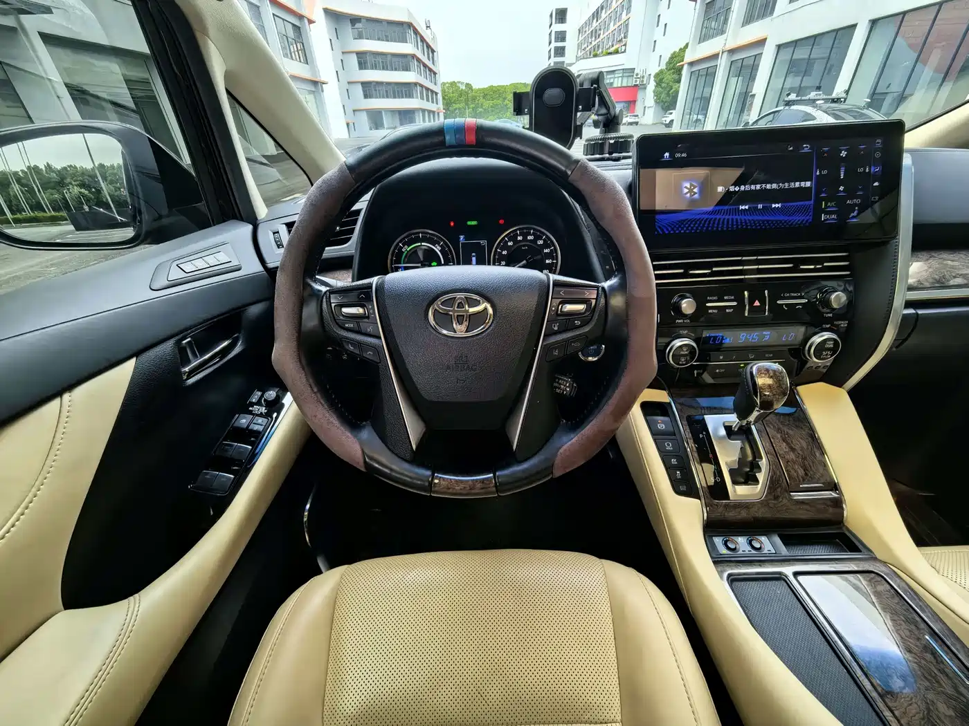 Toyota Alphard 2021 Hybrid 2.5L Premium фото 11