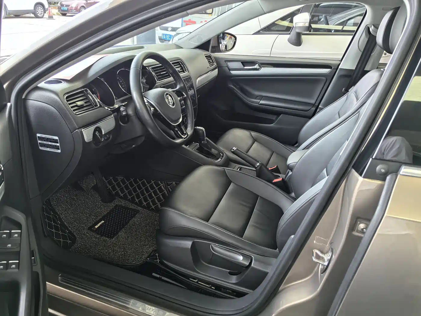 Volkswagen Sagitar 2015 230TSI Automatic Comfort фото 7