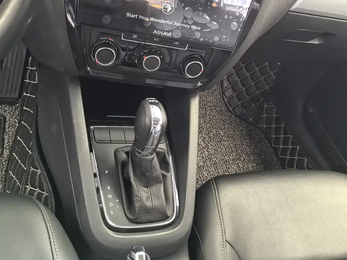Volkswagen Sagitar 2015 230TSI Automatic Comfort фото 10