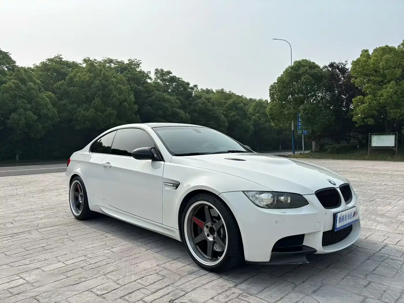 BMW M3 2011 M3 Carbon Fiber Limited Edition фото 2