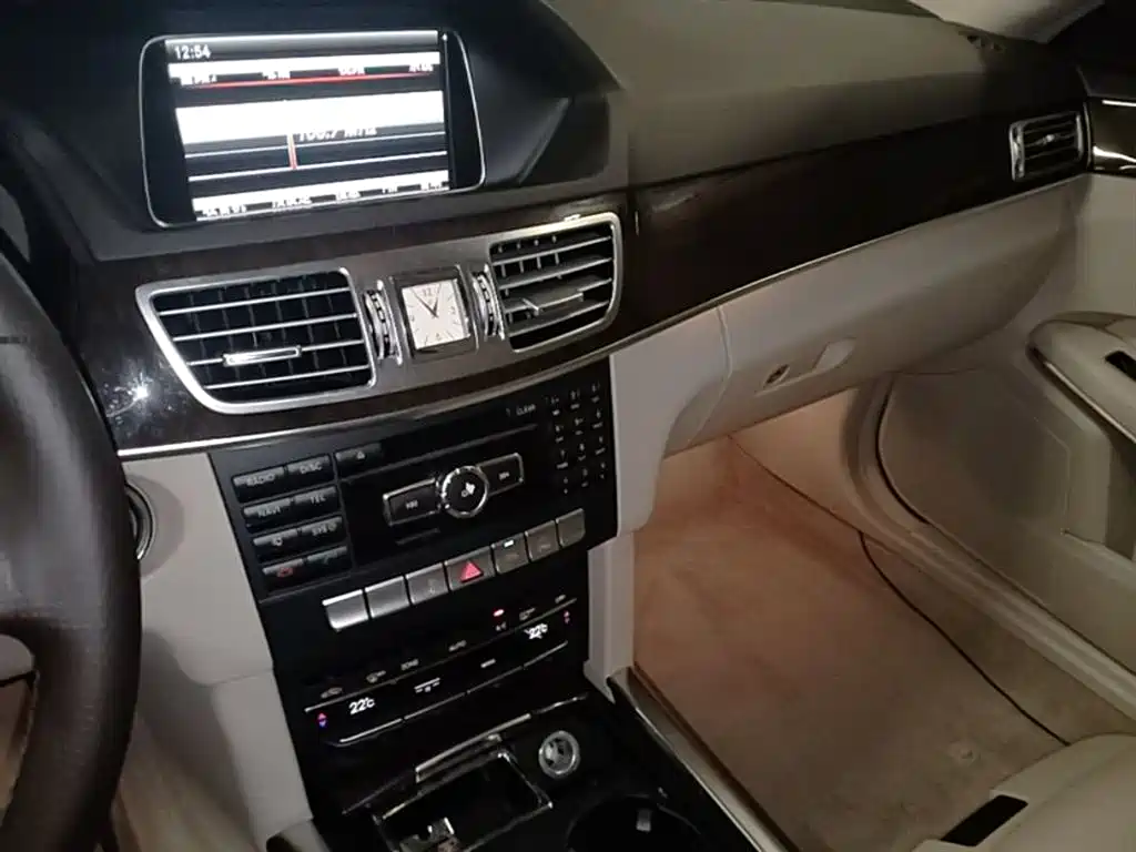 Mercedes-Benz E-Class 2015 E 200 L фото 20