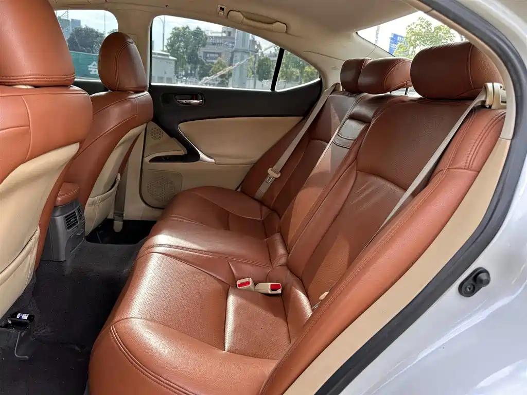 Lexus IS 2009 300 Luxury Edition фото 9