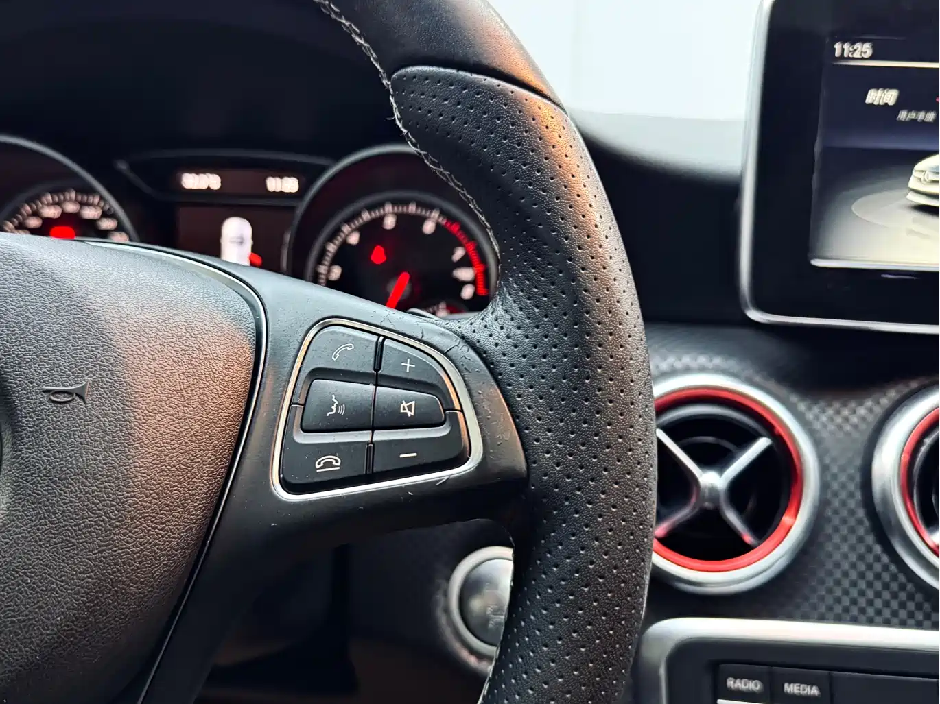 Mercedes-Benz A-Class (Import) 2016 A 200 Fashion фото 7