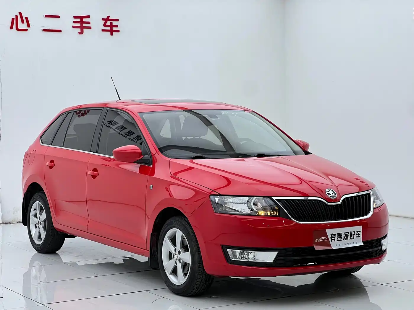 Škoda Skoda Rapid Spaceback 2016 Facelift 1.6L Automatic Innovation Edition фото 3