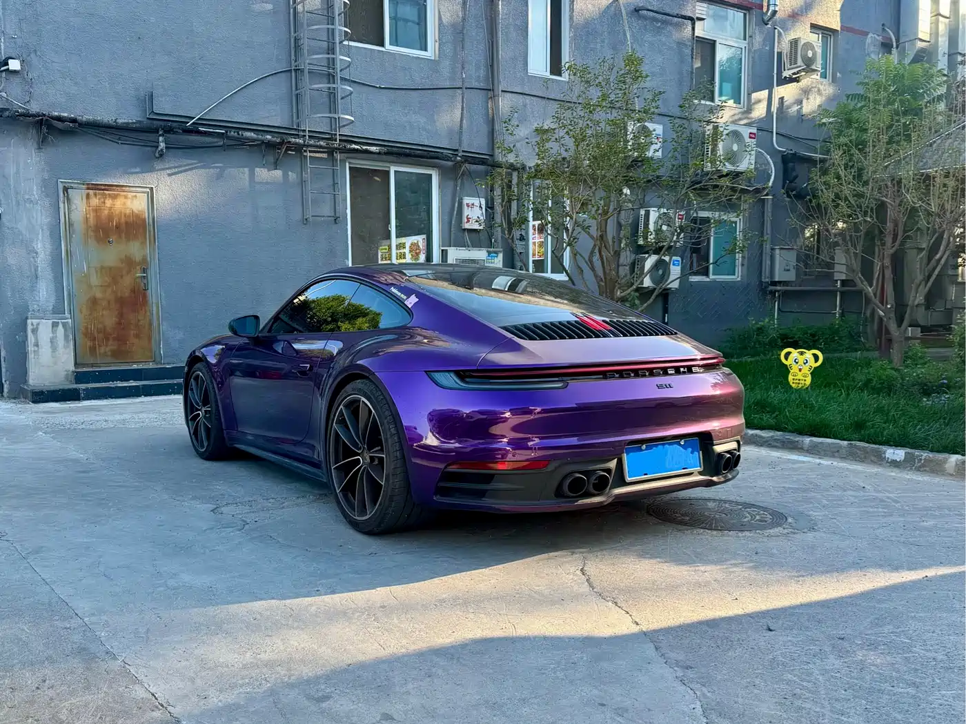 PORSCHE 911