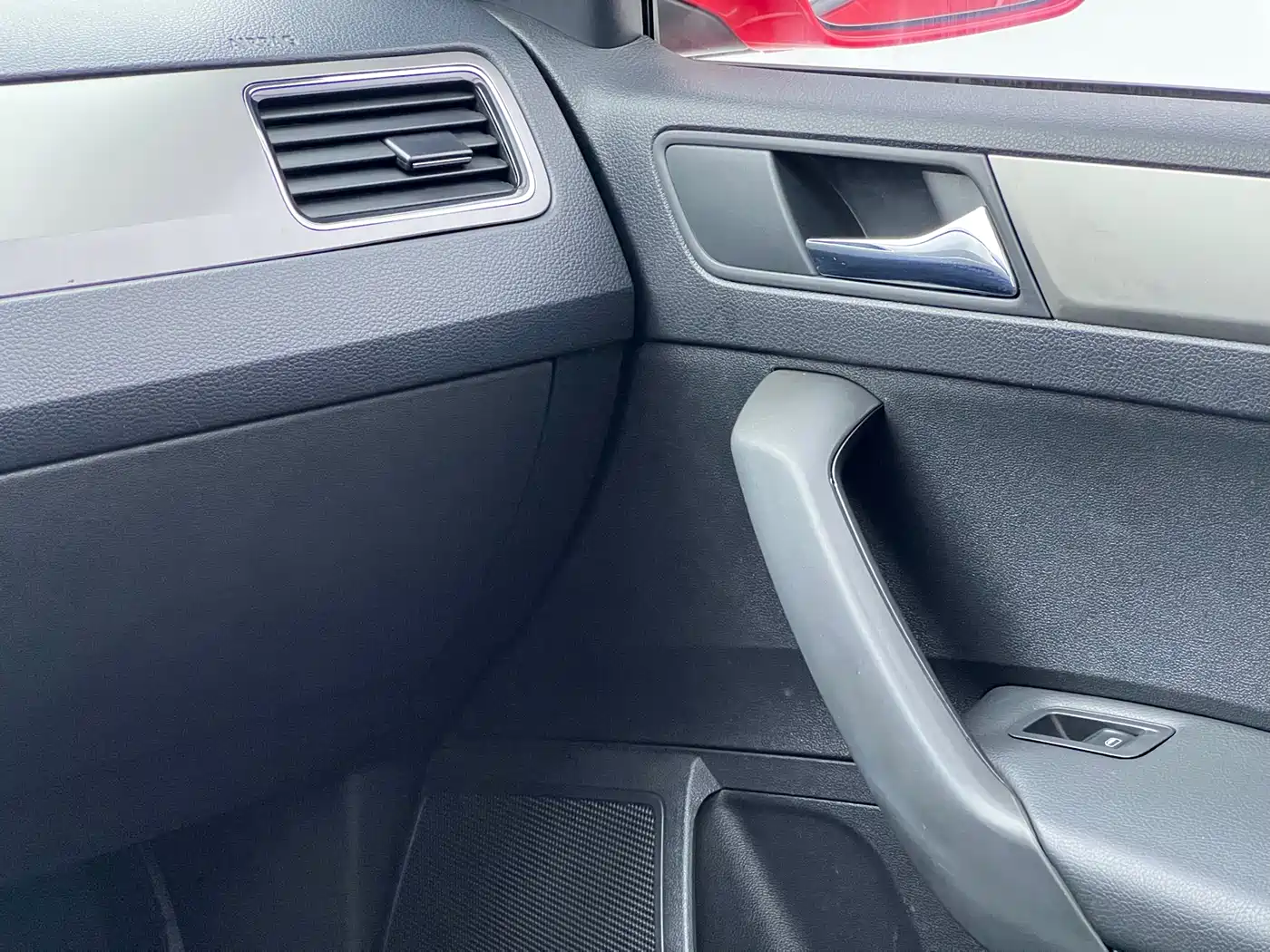 Škoda Skoda Rapid Spaceback 2016 Facelift 1.6L Automatic Innovation Edition фото 17