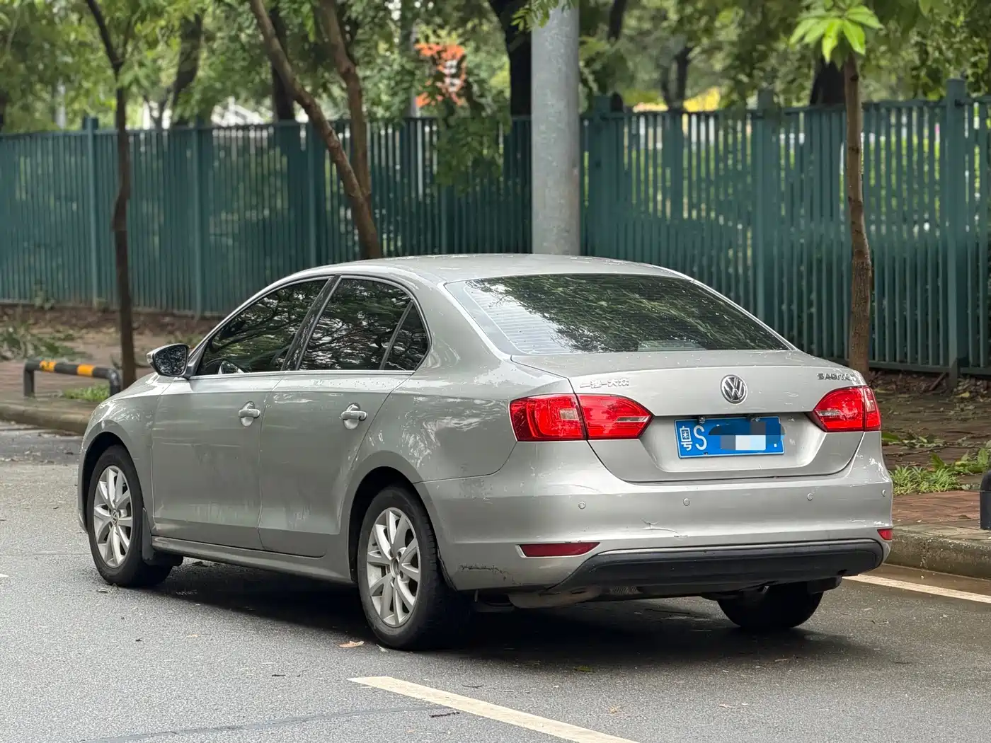 Photo 2 - Volkswagen Sagitar