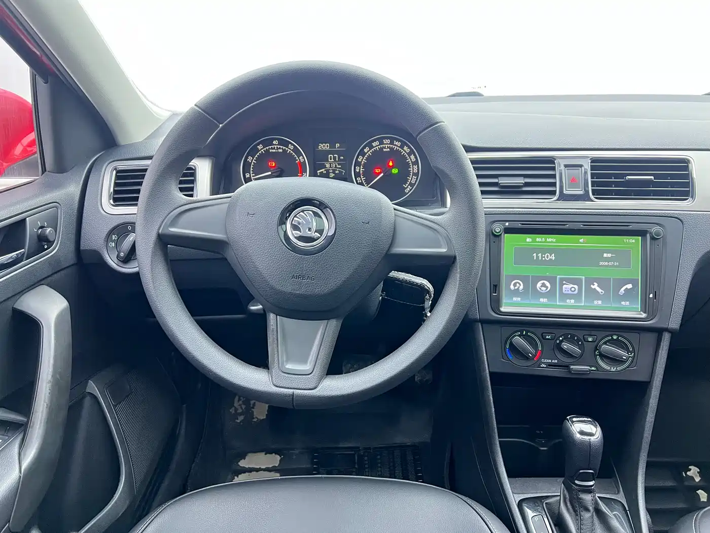 Škoda Skoda Rapid Spaceback 2016 Facelift 1.6L Automatic Innovation Edition фото 12