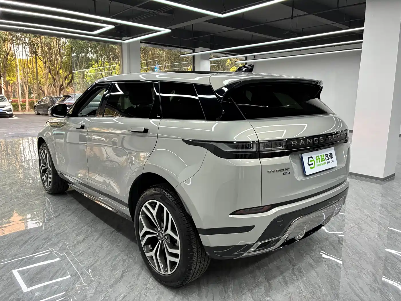 Land Rover Range Rover Evoque 2022 Facelift Range Rover Evoque L 249PS R-Dynamic Luxury фото 7