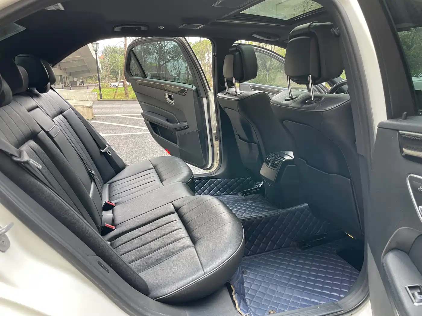 Mercedes-Benz E-Class 2015 E 260 L Sport фото 13