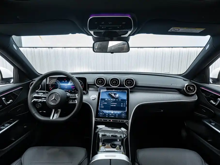 Photo 15 - Mercedes-Benz C-Class