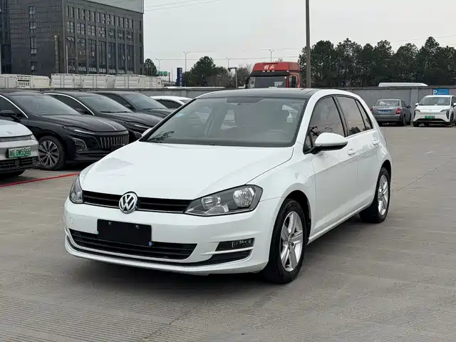 VOLKSWAGEN GOLF